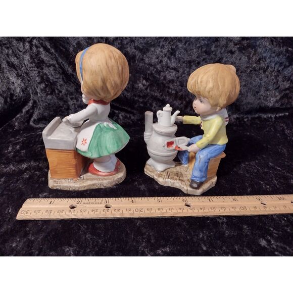 Vintage Lefton? Kitsch Boy Girl Cooking Pot Belly Stove Porcelain MCM Figurines - Picture 5 of 7